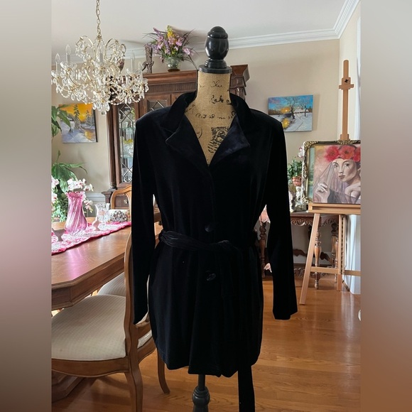 Chic Black Velvet button jacket with belt - Picture 16 of 16